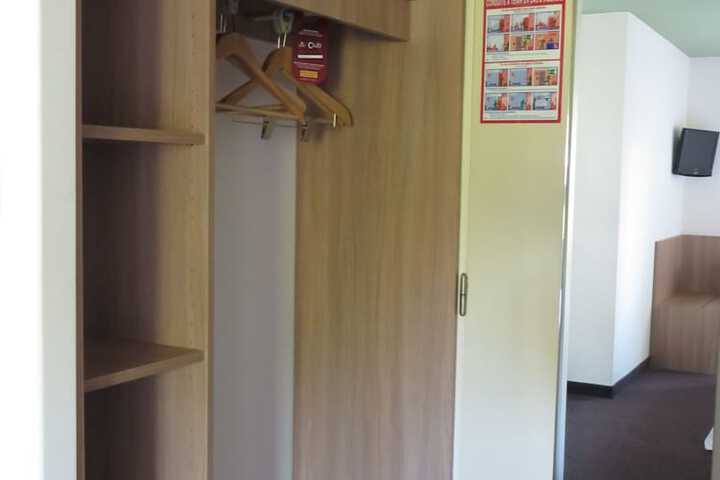 Room 16 of 48