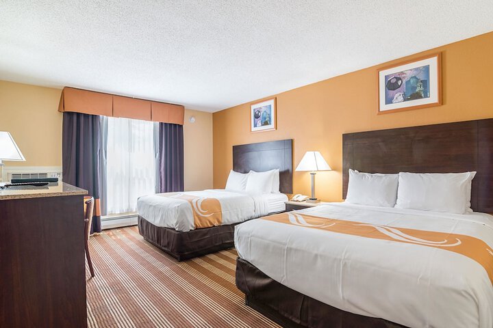 1 Queen Bed (6 of 12)