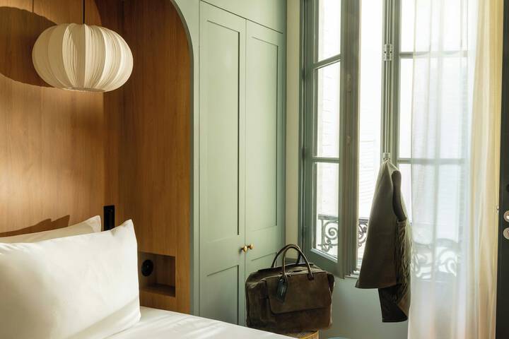 Room 9 of 47