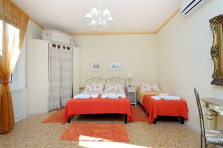 Room 122 of 166