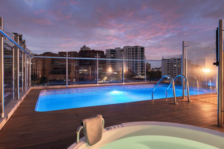 Hotel with Pool