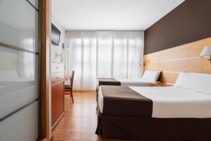 Room 8 of 90
