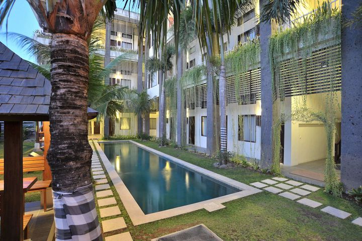 Hotel Pool