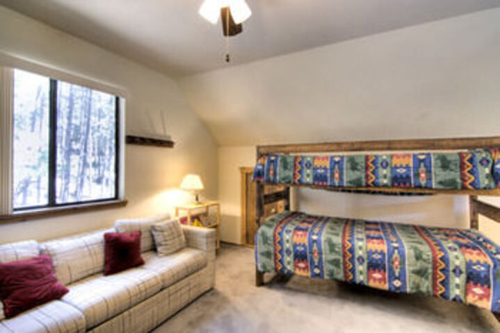 Room 4 of 8