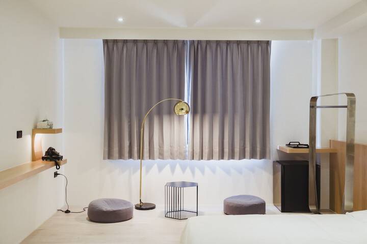 Room 52 of 145