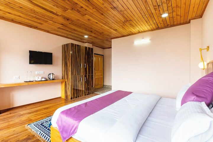 Room 6 of 19