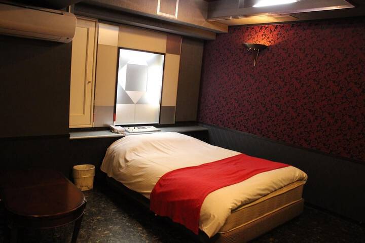 Room 10 of 17