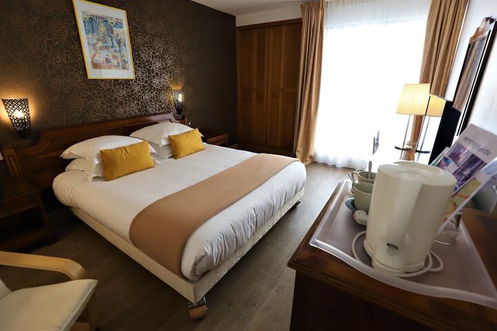 Room 15 of 46