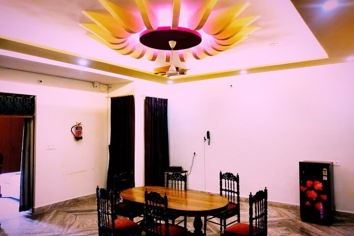 Room 5 of 11