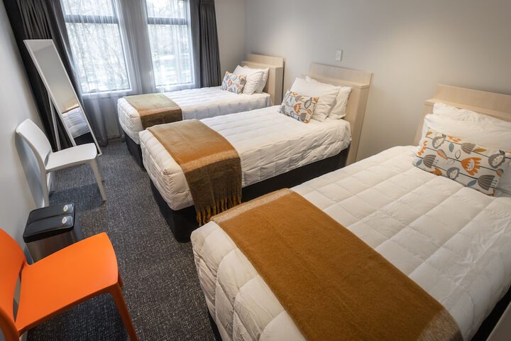 Room 7 of 99