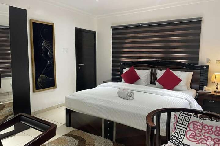 Room 12 of 18