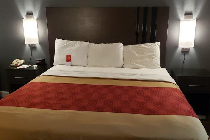 1 King Bed (9 of 15)