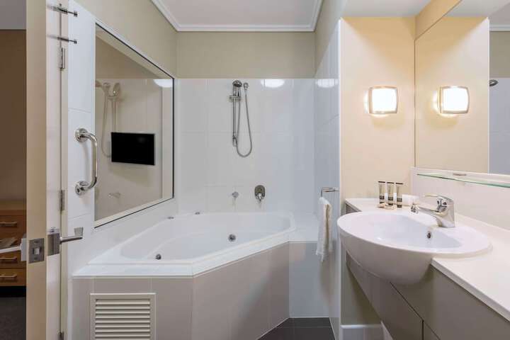 Room 73 of 175