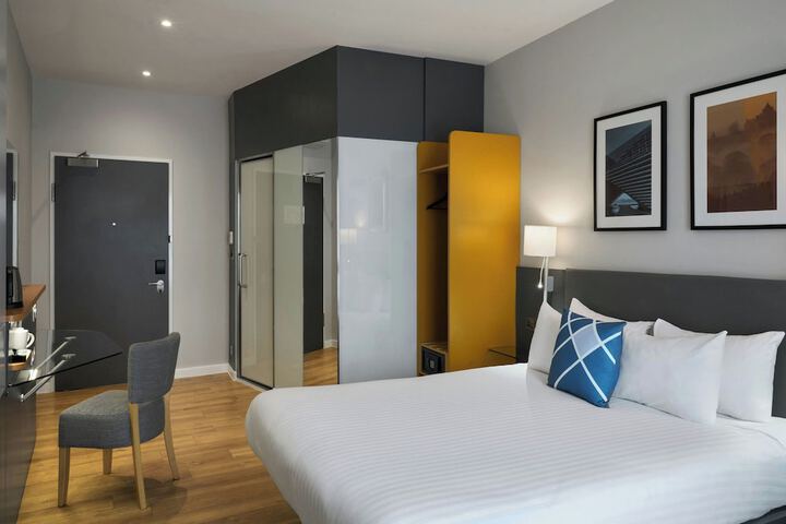 Room 7 of 40