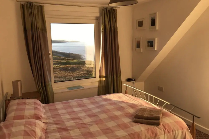 Room 6 of 12