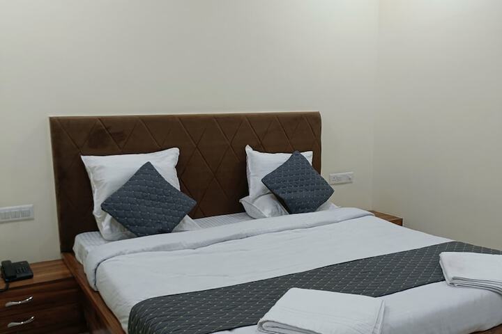 Room 17 of 44