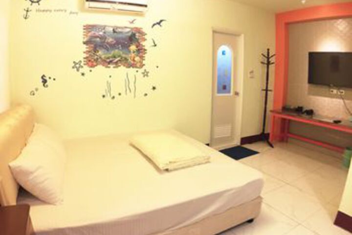 Room 15 of 33