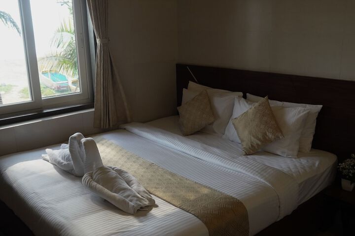 Room 8 of 16