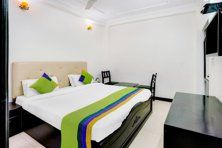 Room 10 of 37