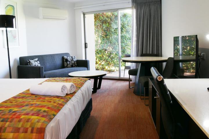Room 9 of 37
