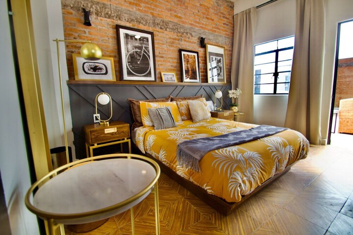 Room 21 of 40