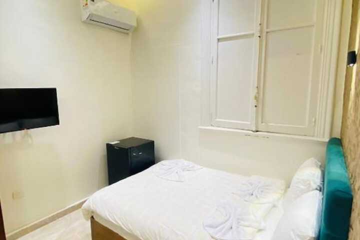 Room 62 of 74