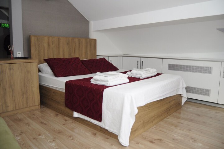 Room 4 of 12