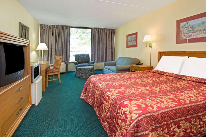 1 King Bed (6 of 23)