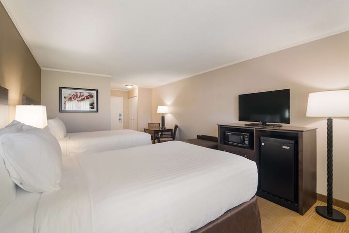 2 Double Beds (1 of 7)