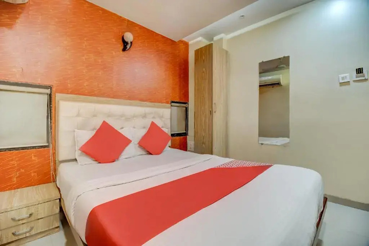 Room 3 of 12