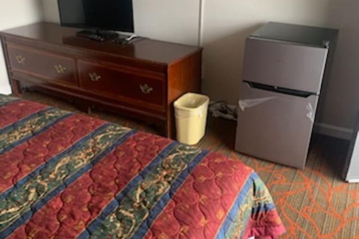 1 King Bed (1 of 6)