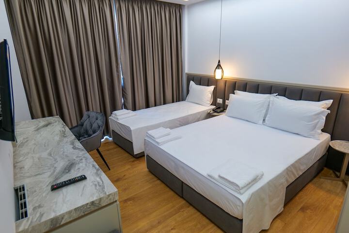 Room 36 of 102