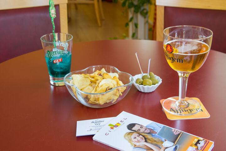 Lounge 35 of 41