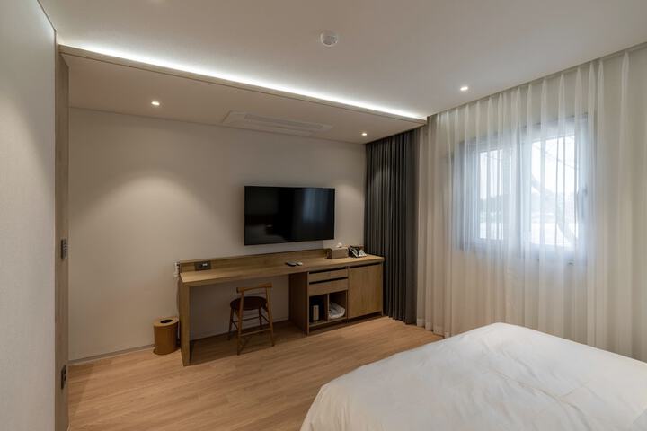Room 10 of 24