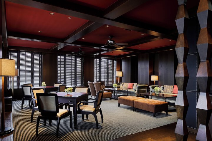 Lounge 129 of 140