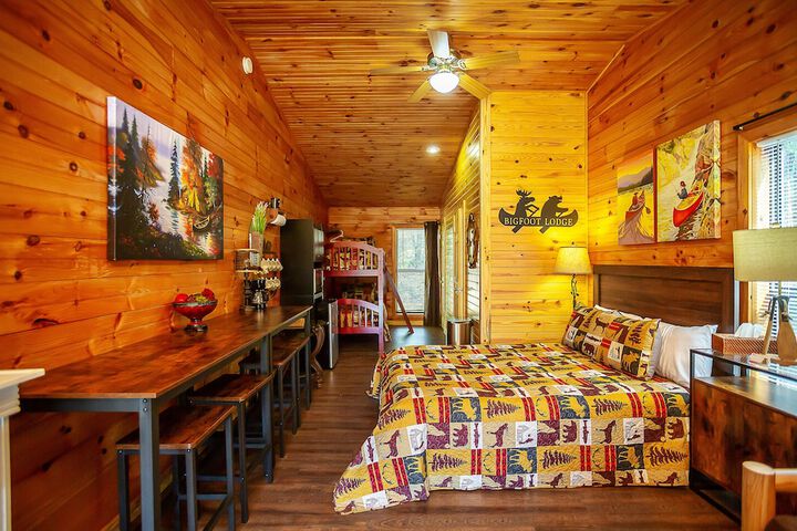 Room 4 of 16