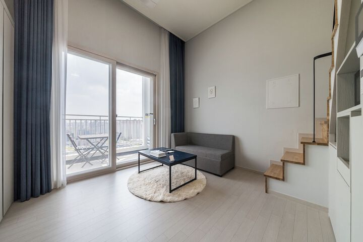 Room 9 of 29