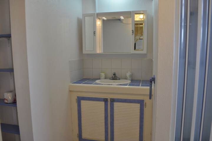 Room 8 of 25