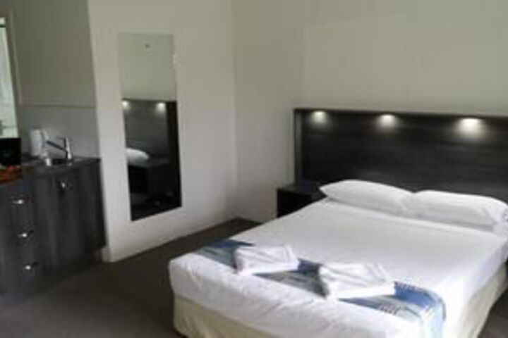 Room 9 of 17