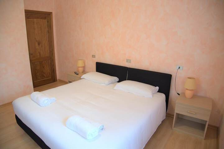 Room 17 of 34