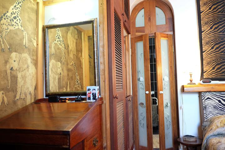 Room 16 of 60