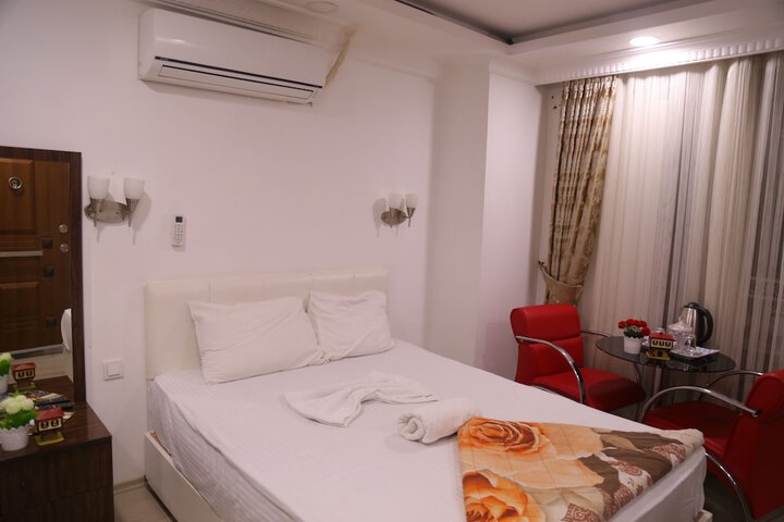 Room 11 of 35