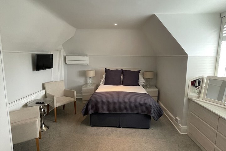 Room 10 of 15