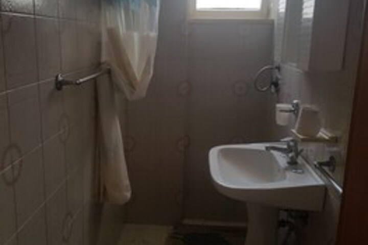 Room 2 of 32