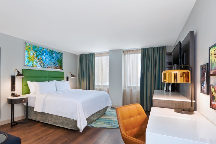 1 King Bed (2 of 23)