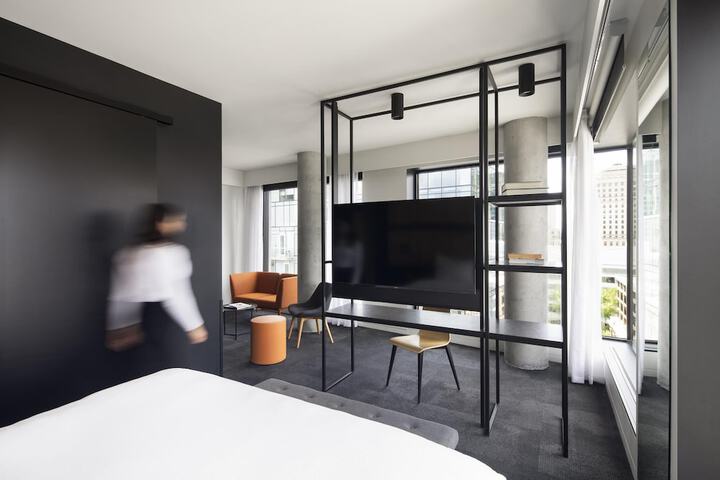 Room 27 of 117