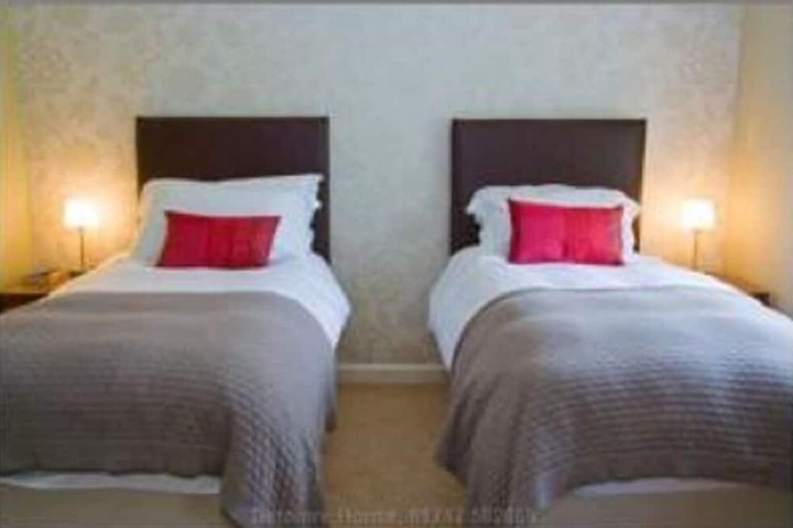 Room 5 of 13