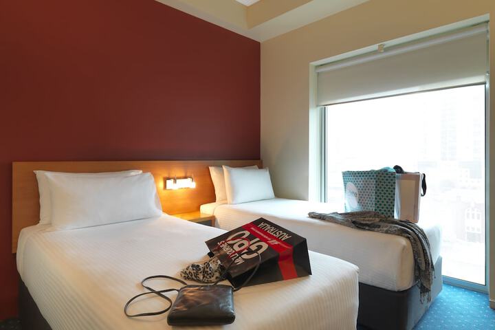 Room 12 of 34