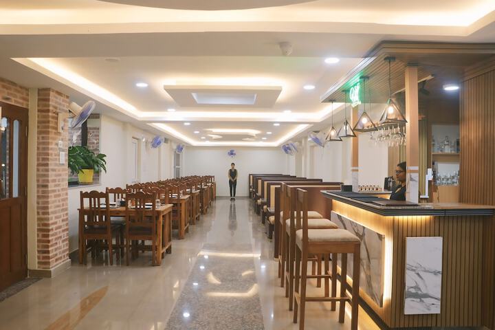 Dining 8 of 9
