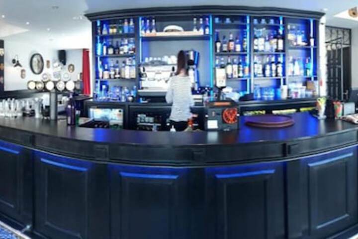 Lounge 62 of 69